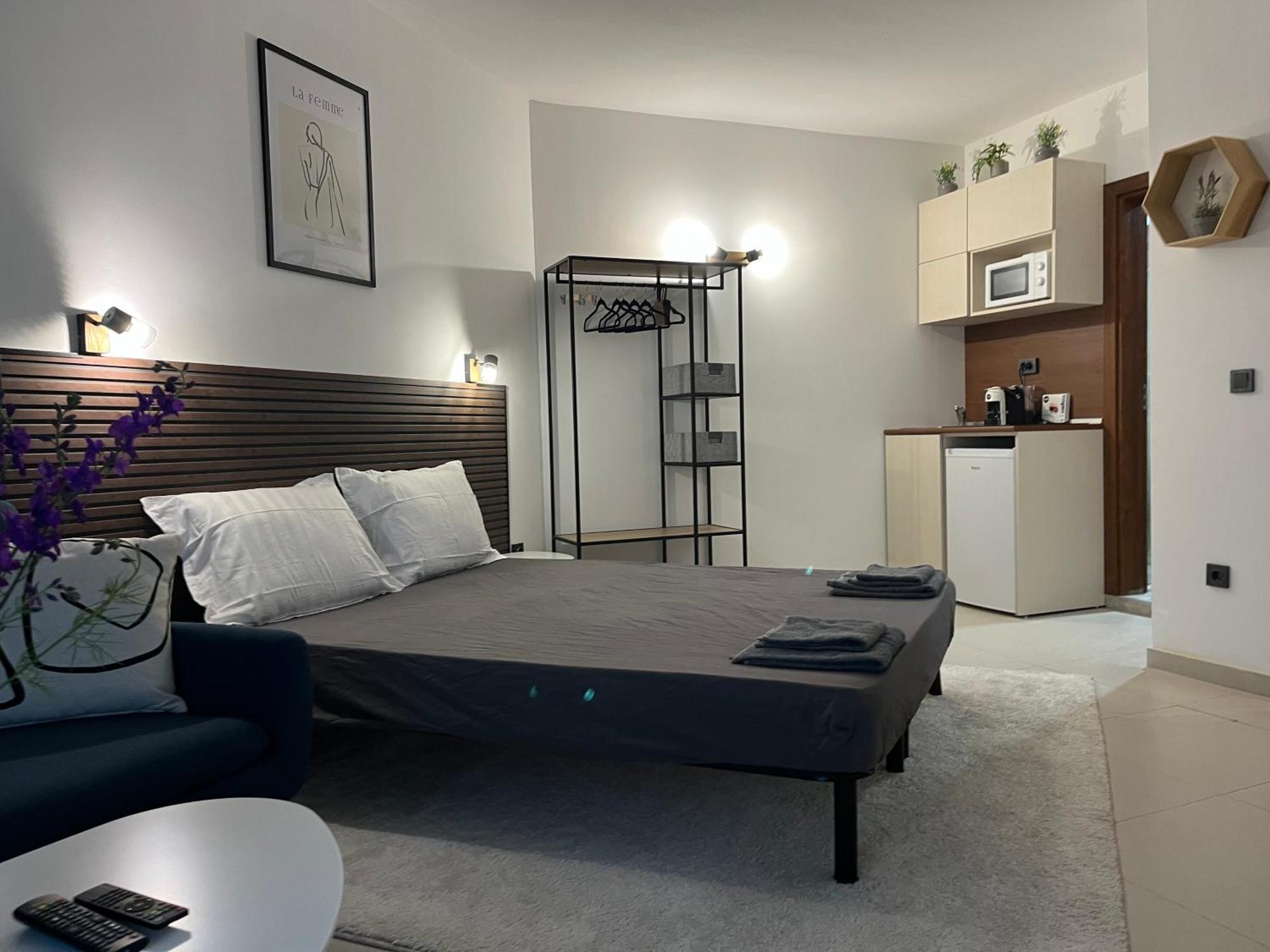 Golf Coast Boutique Studio With Sea View Топола Экстерьер фото
